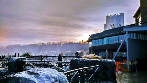 Lokale Auswirkungen und Workforce-Strategie: Arbeitsplätze, Kompetenzentwicklung und Lieferantenökosysteme