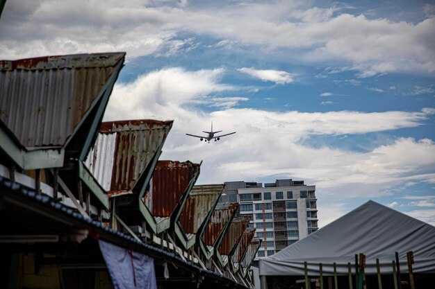 التتبع والرؤية ومزامنة العمليات: حالة في الوقت الفعلي، وإشعارات، وتكامل تخطيط موارد المؤسسات