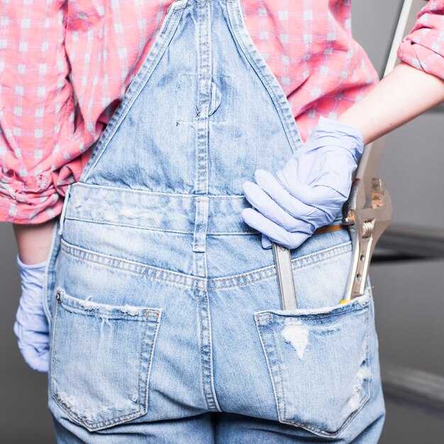 Recycled-plastic skinny jeans with Repreve Our Ocean®: product and care