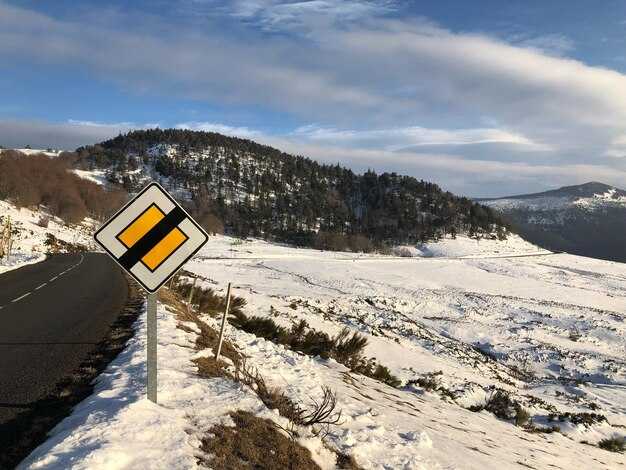 Road closures remain in effect the day after Alaska's 7.0 earthquake Road closures remain in effect the day after Alaska's 7.0 earthquake