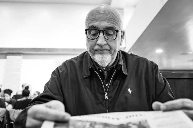 What are the key biographical milestones in Steve Munro's life?
