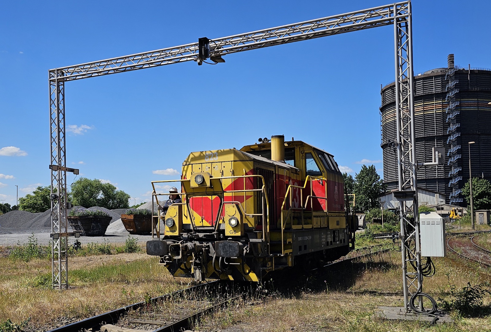 Innovazioni nelle operazioni ferroviarie con l'intelligenza artificiale e i modelli linguistici per il trasporto merci.