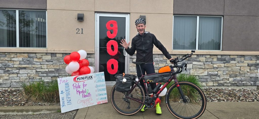 Prezident spoločnosti Minimax sa vydal na 900 km dlhú cyklistickú cestu na podporu zamestnancov