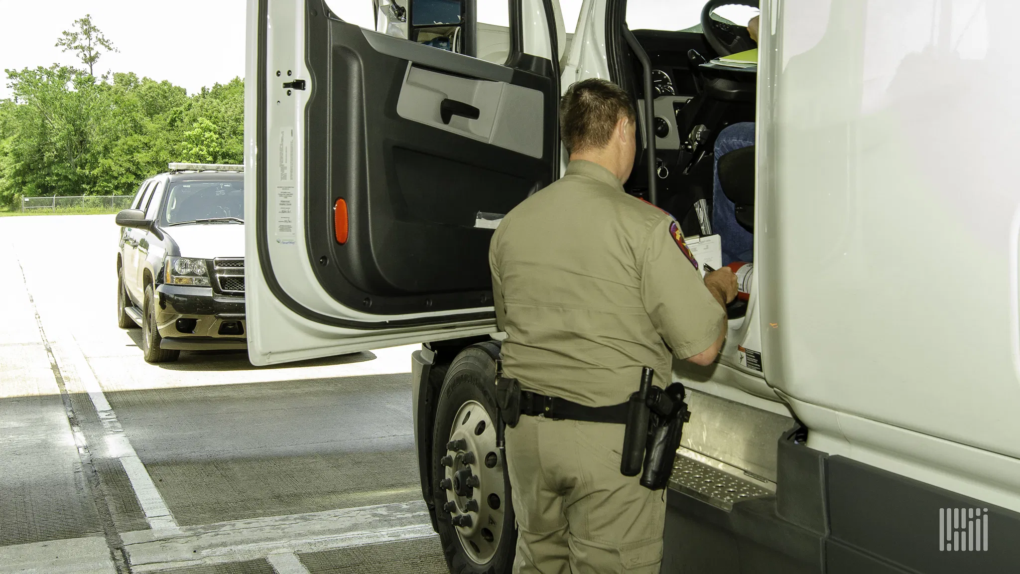 Legislation Aims to Enforce English Proficiency for Truck Drivers