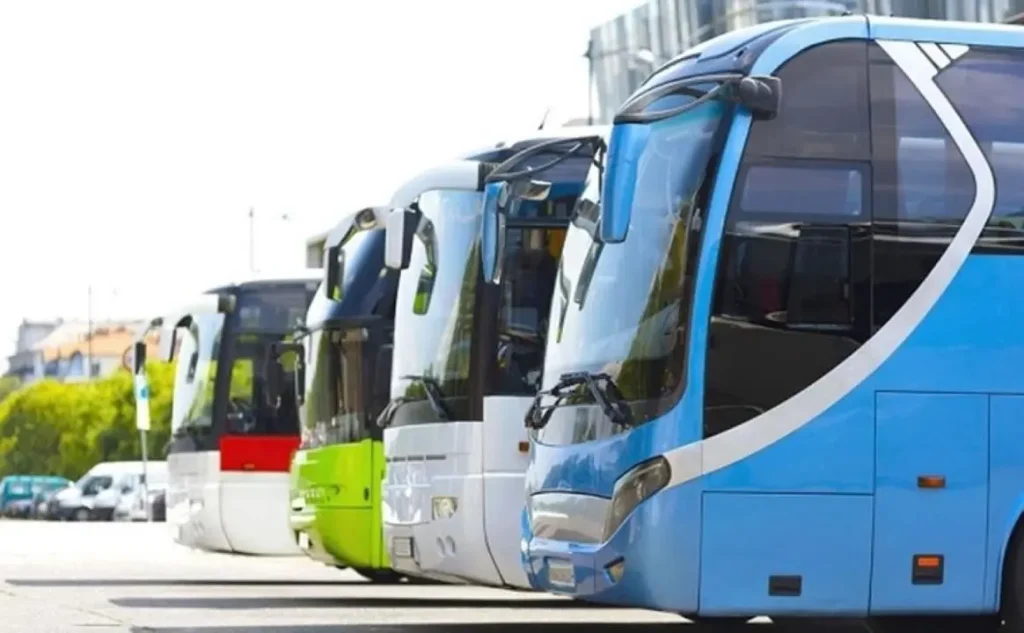 Ontdek de bus: de onbezongen held van de verkeersveiligheid