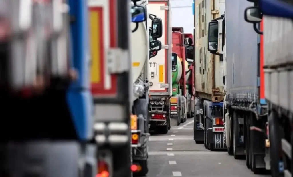 Notable Decline in Spanish International Road Freight Activity During Q1 2025