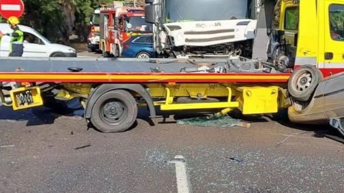 The Crucial Role of Lane Change Etiquette for Trucks in Road Safety