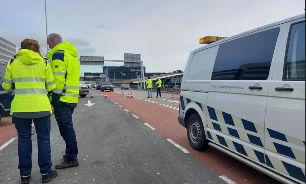 Dutch Taxi Drivers Will Register with the Central Taxi Transport Database
