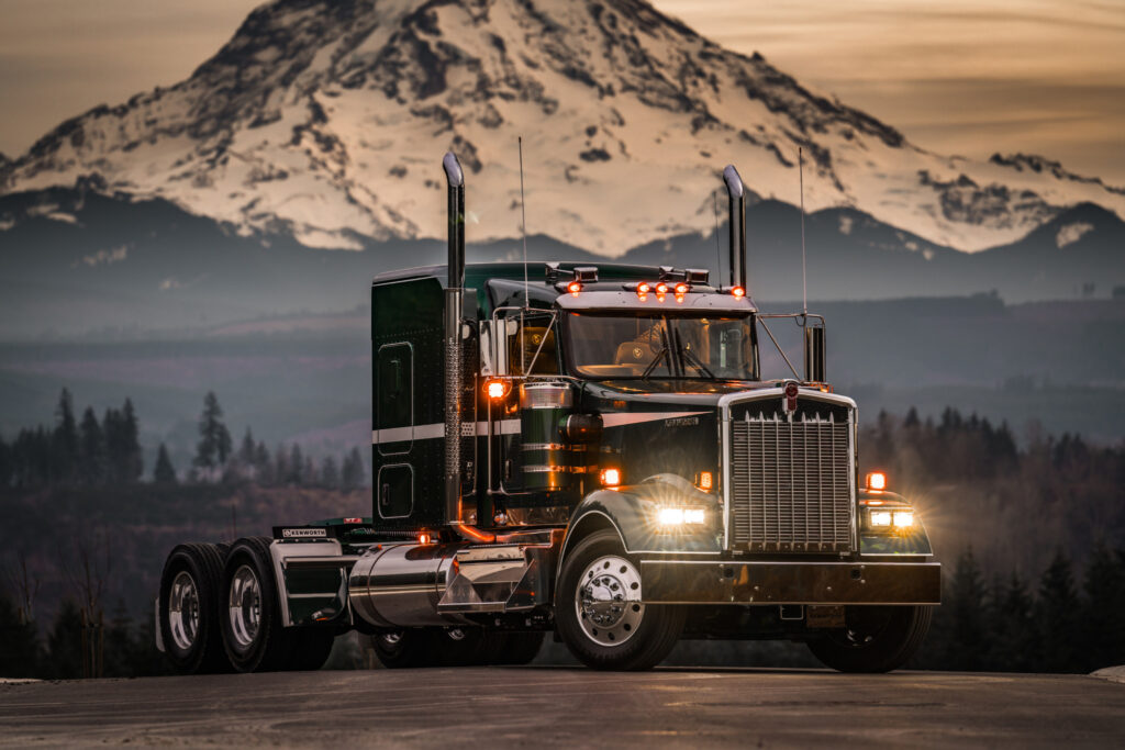 Ontdek de legendarische Kenworth W900 en zijn blijvende impact
