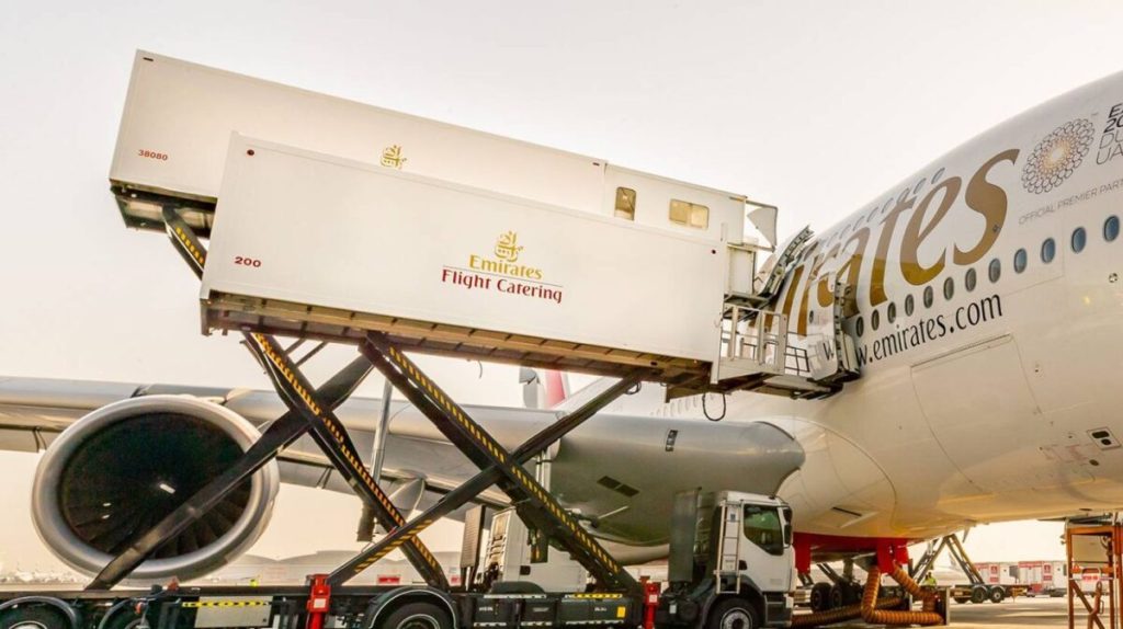 Emirates Flight Catering's strategische investering in vlootmodernisering met 53 nieuwe cateringtrucks