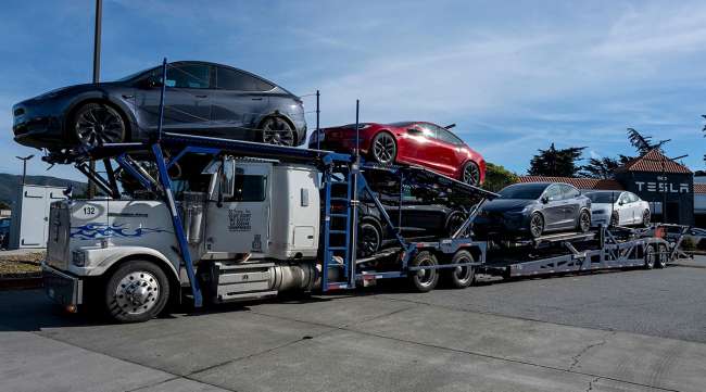 New Budget Bill Excludes Fees for Electric and Hybrid Vehicles