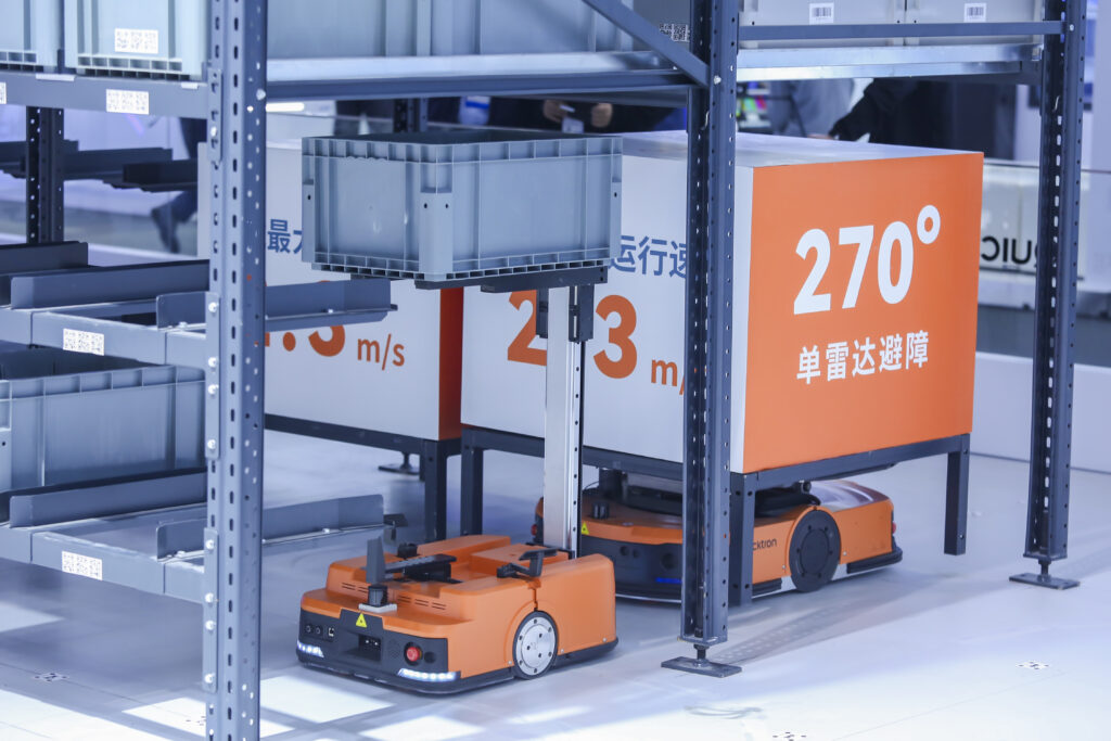 Innovazioni nella robotica di magazzino: L'ascesa del robot M5F Bin-Mover