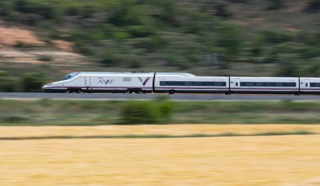 De violentes tempêtes interrompent la circulation des trains à grande vitesse en Catalogne
