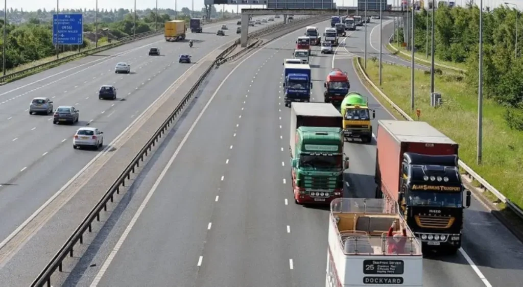 Comment la hausse de l'inflation dans le secteur des services au Royaume-Uni pourrait avoir un impact sur la logistique