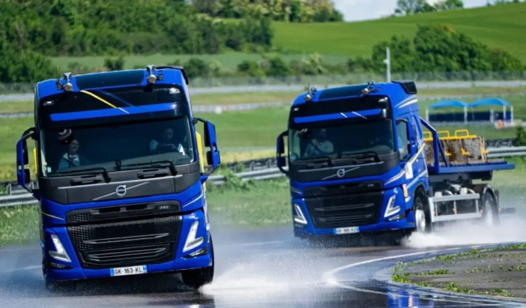 Michelin réunit plus de 500 clients du secteur du transport au centre d'innovation de Ladoux
