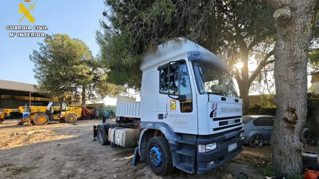Démantèlement d'une organisation criminelle spécialisée dans le vol et l'exportation de véhicules
