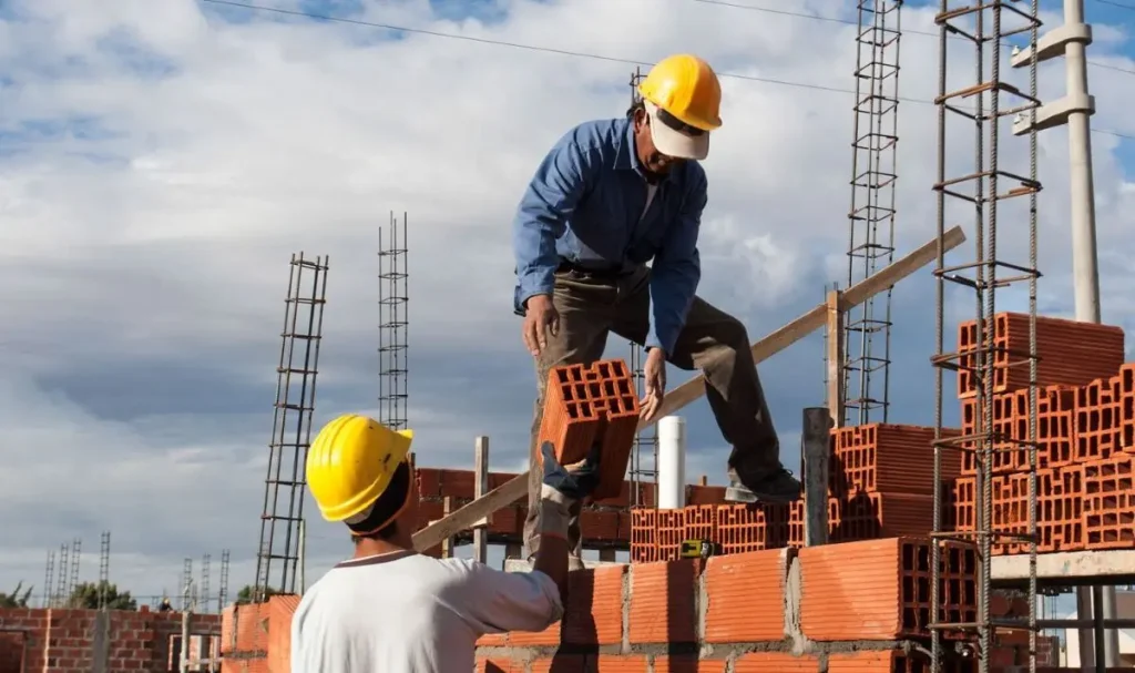 La question de l'âge de la retraite anticipée pour les travailleurs du secteur de la construction en Espagne