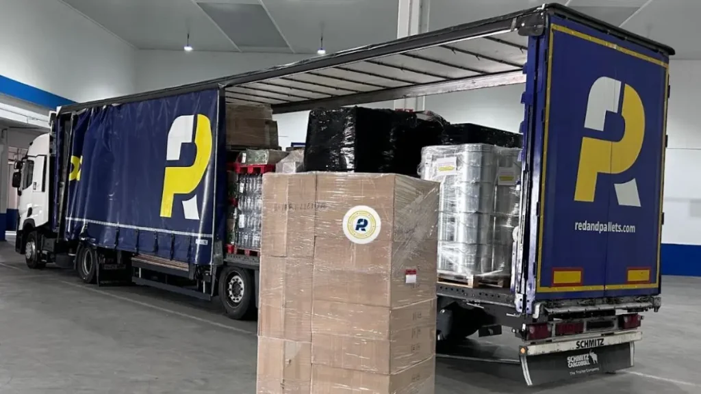 Red & Pallets lance un service prioritaire pour améliorer l'efficacité des livraisons