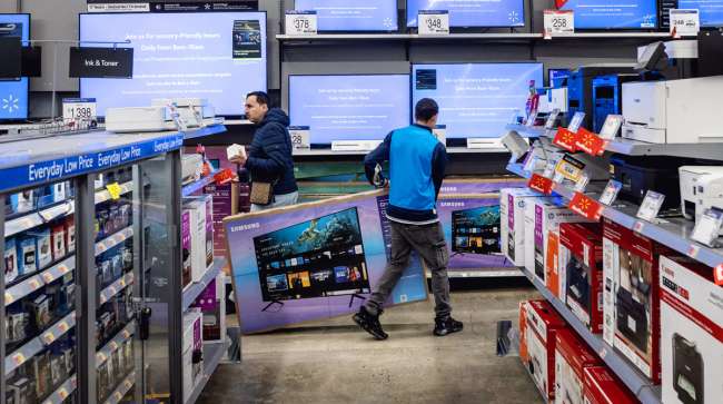 Walmart Thrives While Amazon Extends Prime Shopping Opportunities