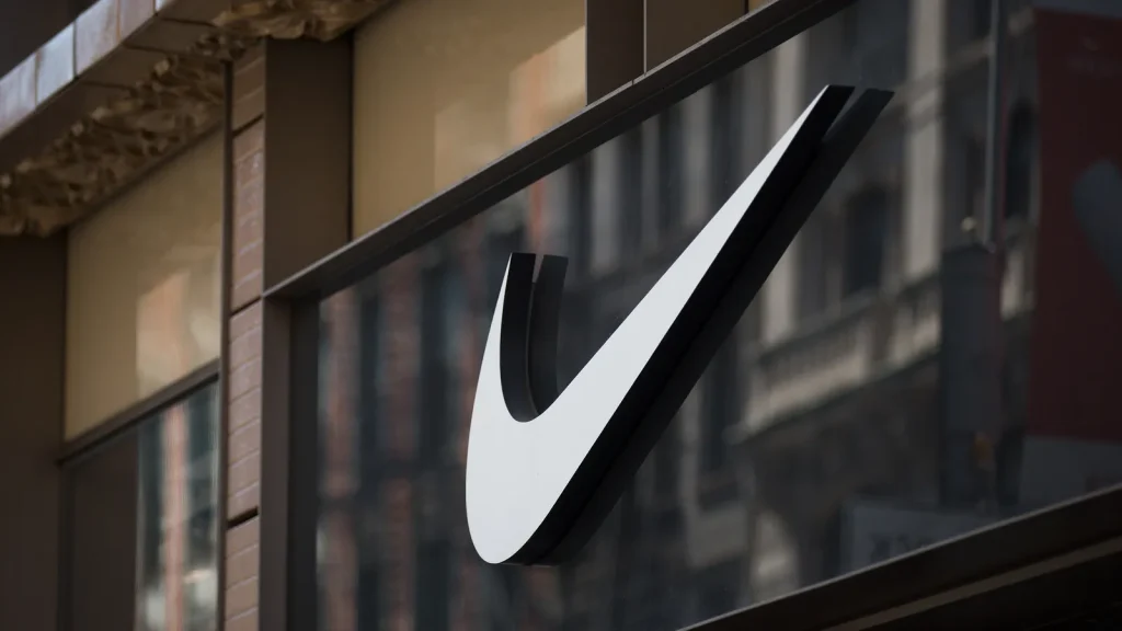 Comment Nike s'adapte au choc tarifaire de $1 milliard pour assurer une logistique fluide