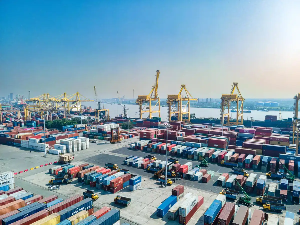Successful Handling of a Major 102,000 kg Shipment from Mumbai to Prague by Magnum Cargo