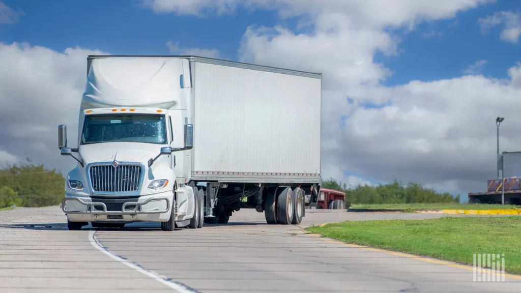 Licenciements chez Ruan Transport : Impacts et implications pour la logistique