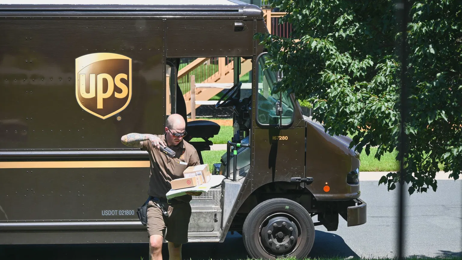 UPS запропонує опції викупу у вигляді контрактів з посилковою мережею