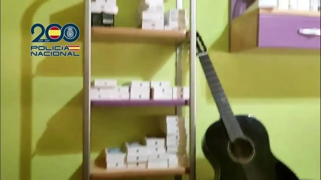 Authorities Uncover Scheme for Reselling High-End Mobile Phones