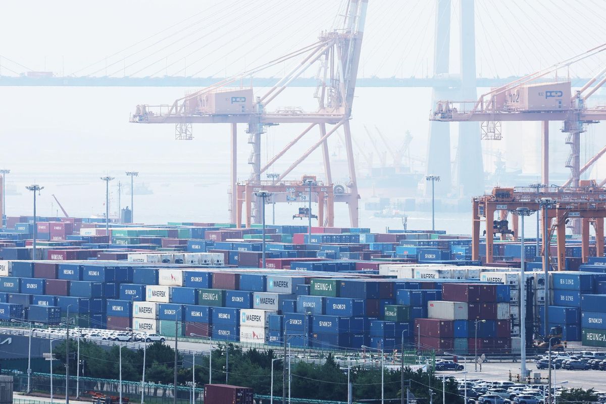 Understanding the Recent Decline in Container Shipping Costs Amid Trade Slowdown