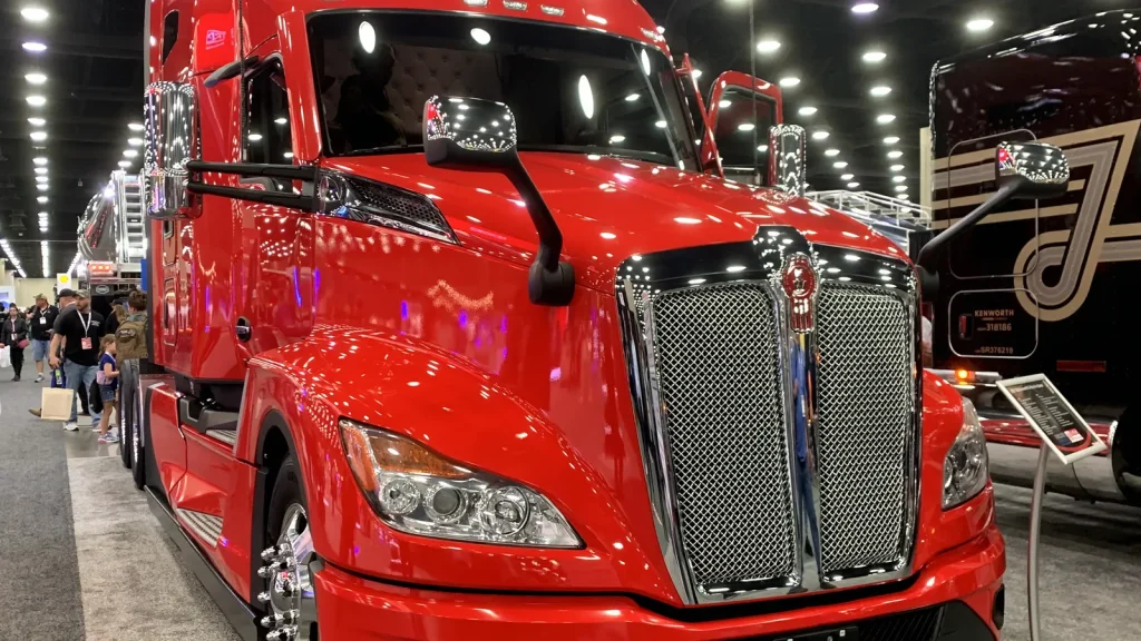 Paccar Faces Financial Challenges from Tariffs and Security Investigations