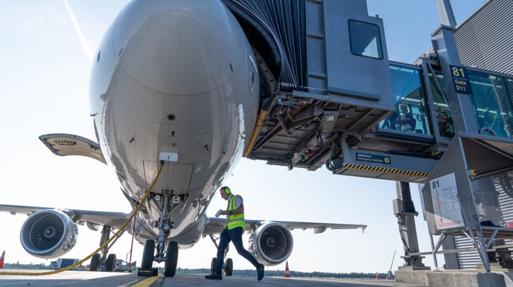 Menzies Aviation Expands Operations with New License at Miami International Airport