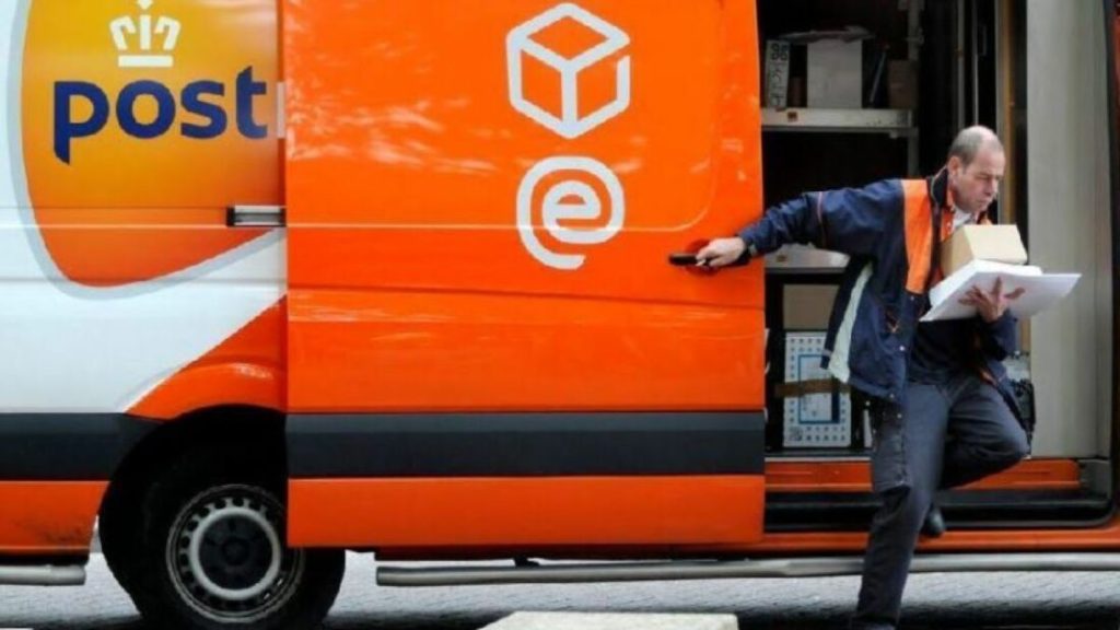Worldwide Postal Services Halt Parcel Shipments to the US Following New Customs Tariff Regulations