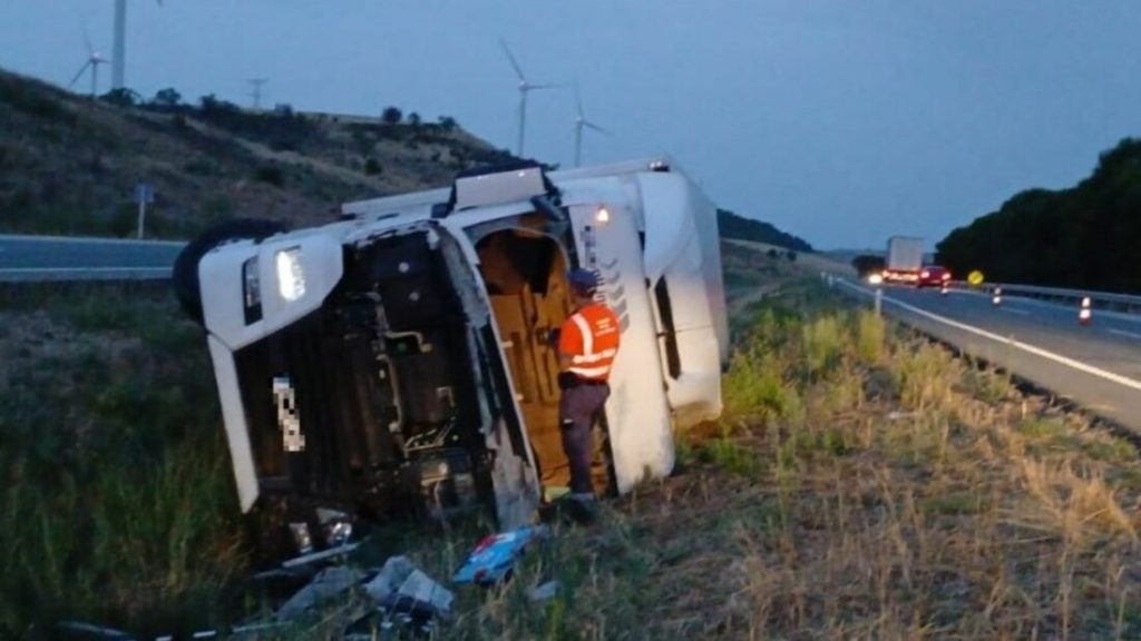 Tragic AP-15 Truck Accident in Olite Results in Driver’s Death at Age 38
