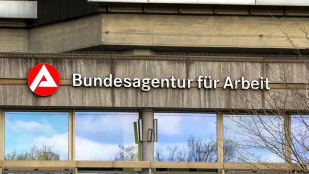 Unemployment Surpasses Three Million in Germany as Trade Unions Call for Job Creation and Halt to Social Cuts
