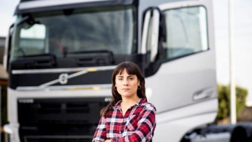 Why Logistics and Transport Are Emerging as Top Career Options for Recent Graduates