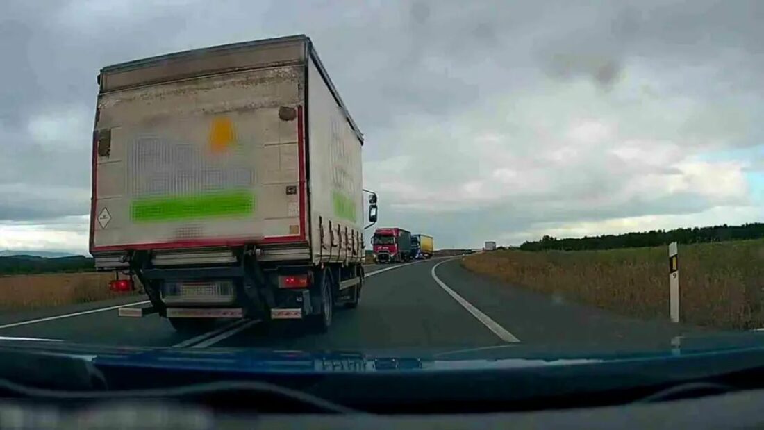 Investigation Launched After Truck Driver’s Hazardous Overtaking Caught on TikTok Along the N-232