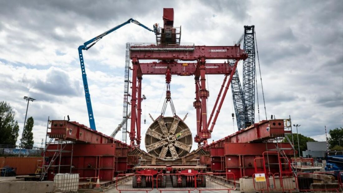 How a Custom Gantry System Simplified the Removal of HS2 Tunnel Boring Machines with Mammoet and Herrenknecht