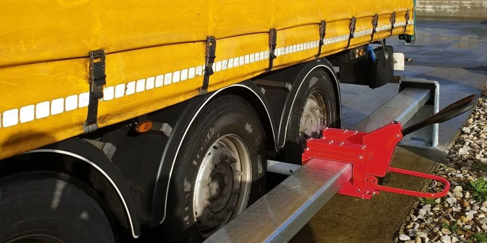 Enhancing Loading Bay Safety with the Manual Ergonomic Wheel-Lok Vehicle Restraint System
