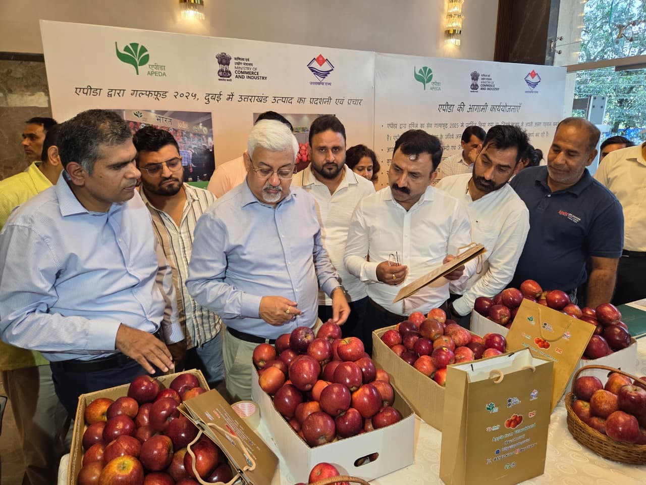 First Garhwali Apple Shipment from Dehradun Heads to Dubai, Boosting India’s Agricultural Export Logistics
