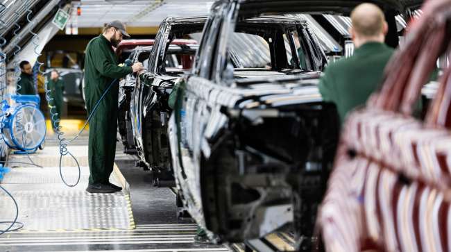 Jaguar Land Rover Faces Production Shutdown Amid Major Cyberattack Impacting Logistics and Retail