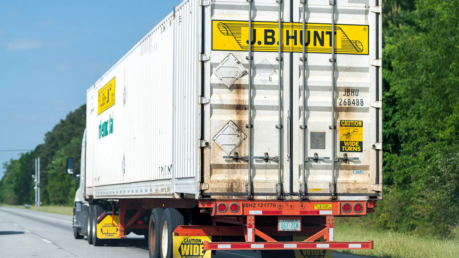 JB Hunt’s Financial Leadership Transition: Brad Delco Takes Helm as CFO to Drive Growth and Efficiency