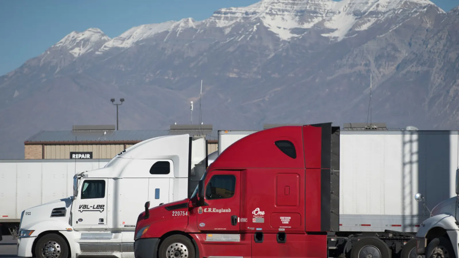 Understanding the US Visa Pause on Commercial Truck Drivers: Effects on Trucking and Logistics