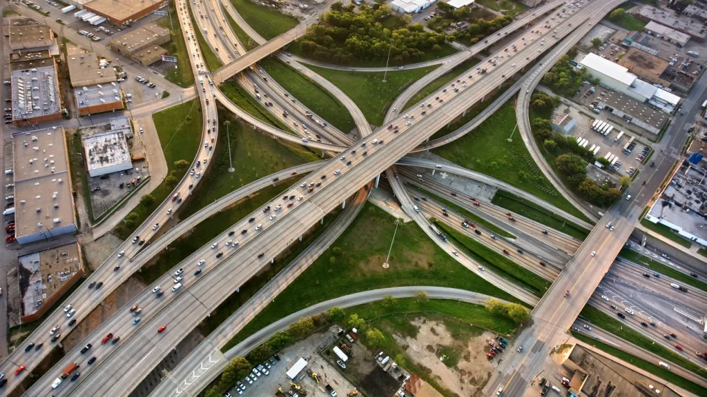 Varied Trucking Industry Forecasts for the Latter Half of 2025 and Their Effects on Transport Logistics