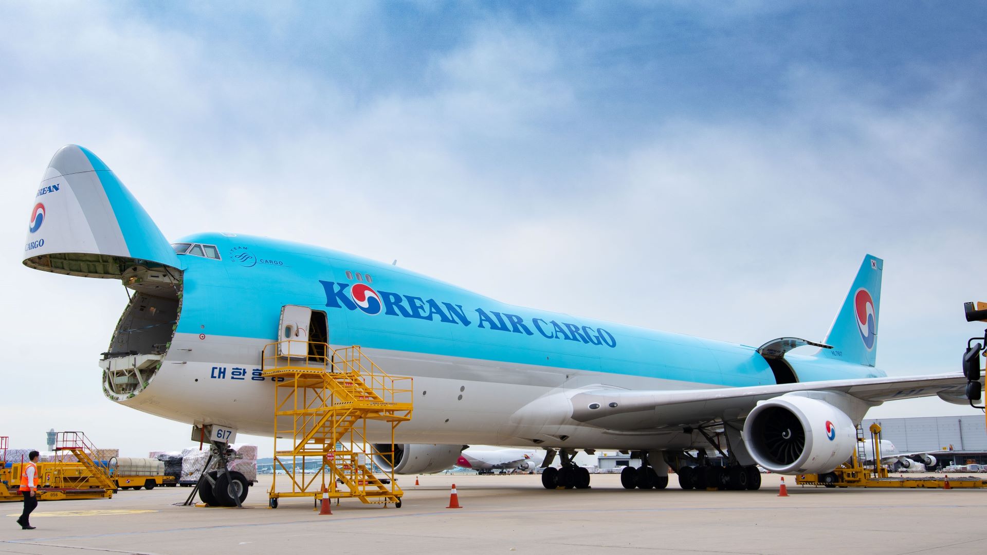 Korean Air Enhances Cargo Capabilities with New Boeing 777-8 Freighter Order