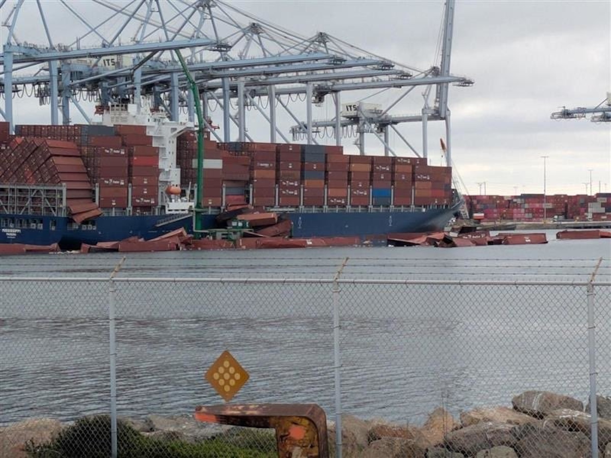 Dozens of Containers Drop from Mississippi at Long Beach’s Pier G Causing Operational Shutdown Dozens of Containers Drop from Mississippi at Long Beach’s Pier G Causing Operational Shutdown