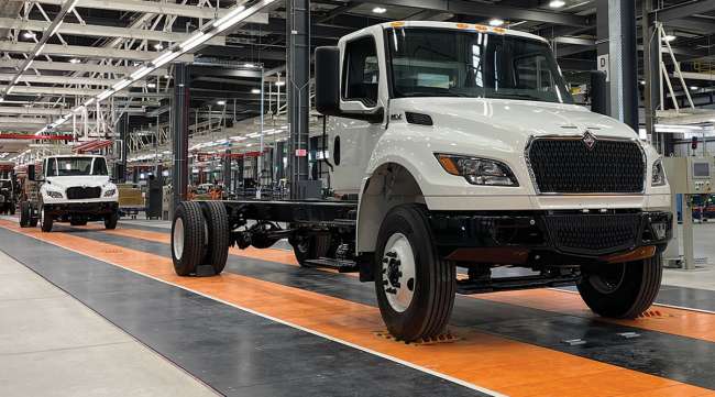 Significant Decrease in Medium-Duty Truck Sales Throughout August 2025 and Its Impact on Transportation Logistics