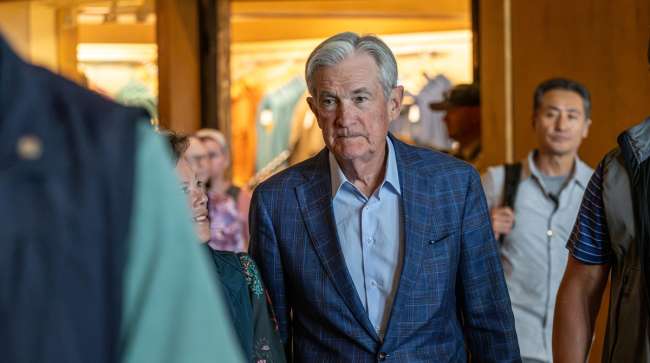 Jerome Powell Considers September Rate Cut as Labor Market Weakness Emerges