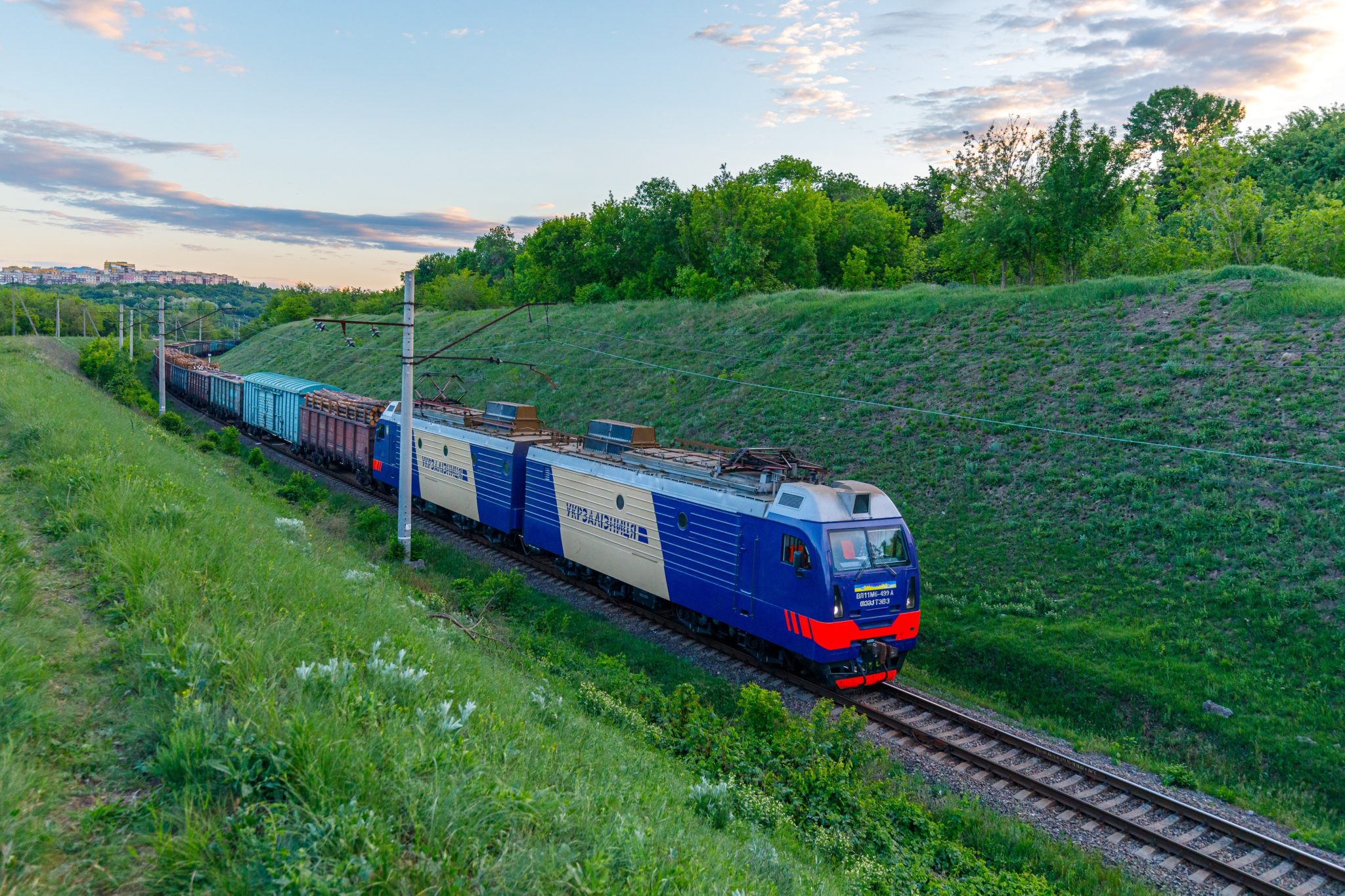 Ukrainian Railways Foresees Freight Volume Dip in 2025 and Looks to Expand Customer Base
