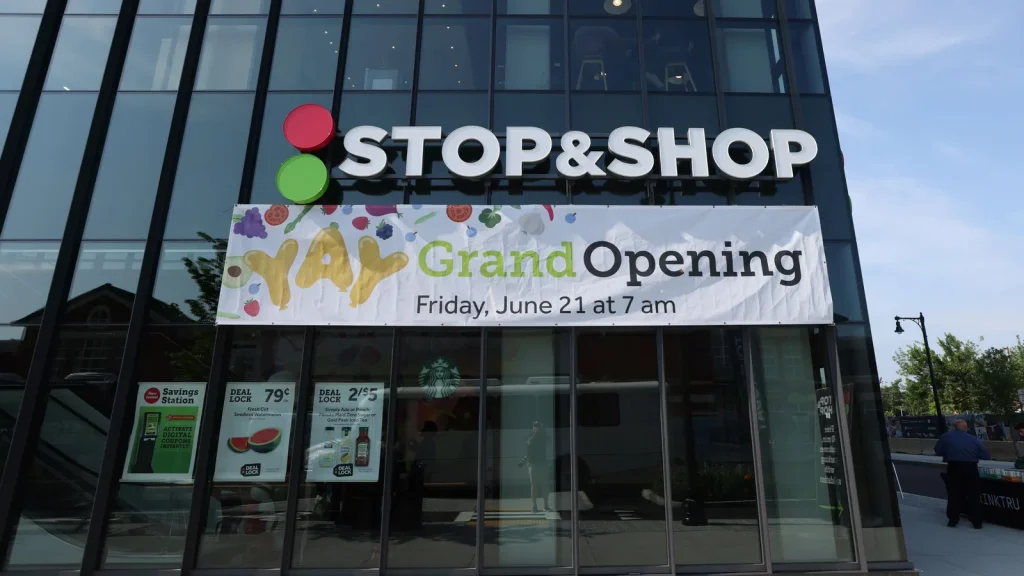 Stop & Shop’s Closure of Seven E-commerce Warehouses Aims to Enhance Customer Delivery Options