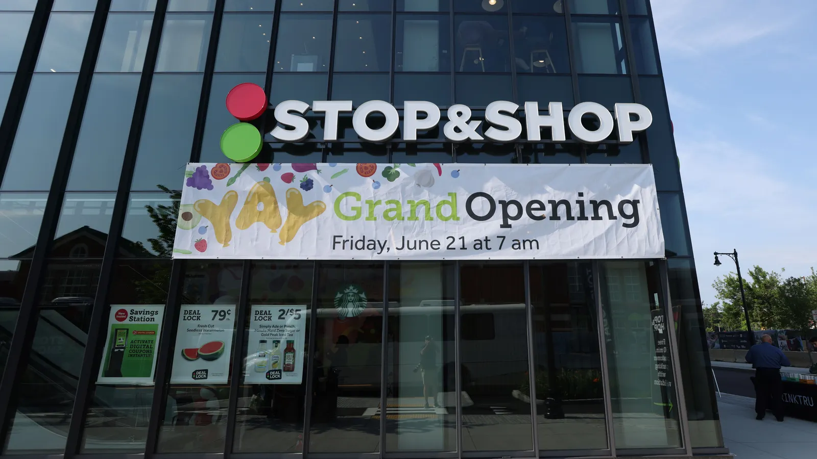 Stop & Shop’s Closure of Seven E-commerce Warehouses Aims to Enhance Customer Delivery Options